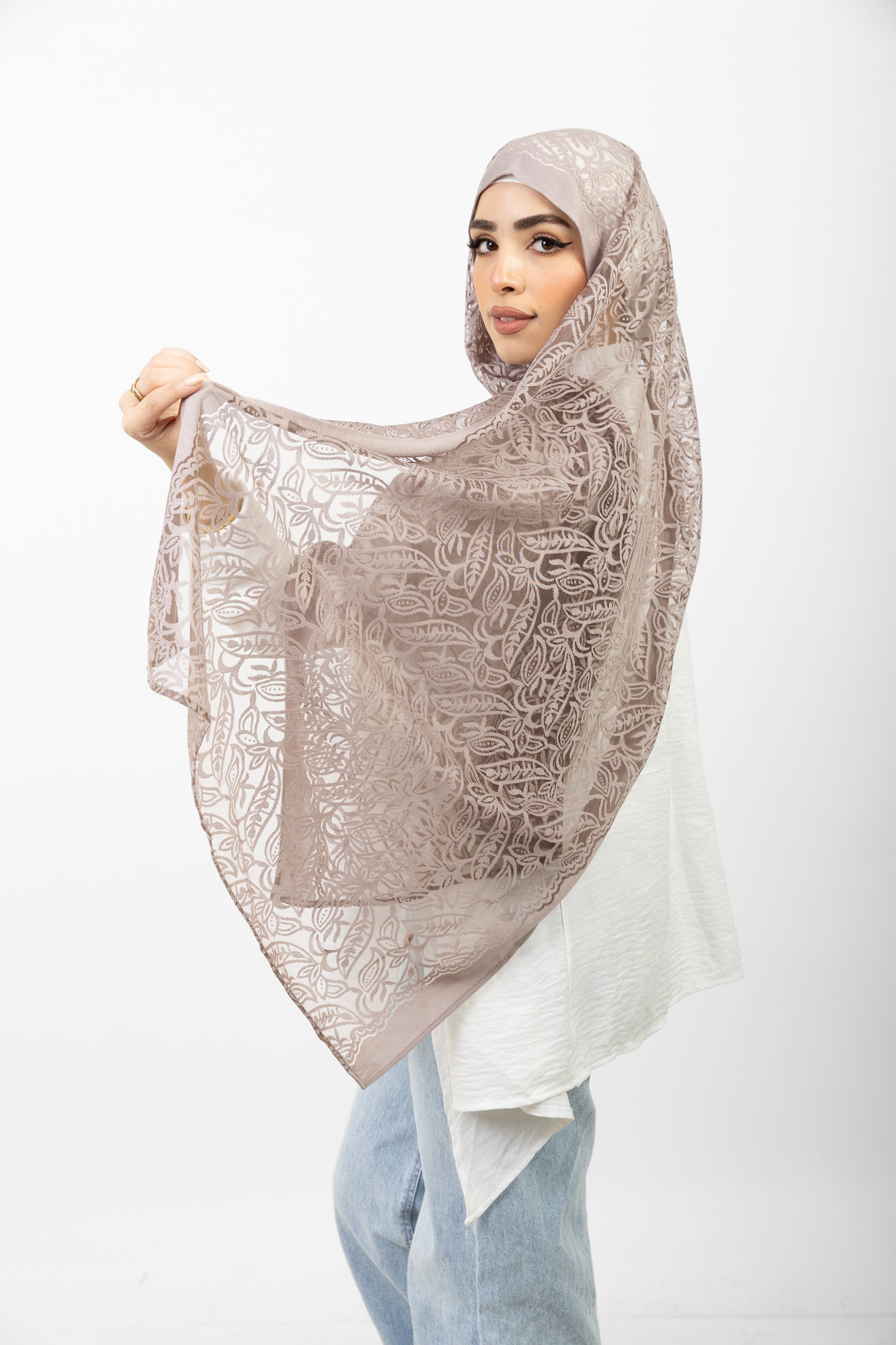 Luxurious Deforet Lace